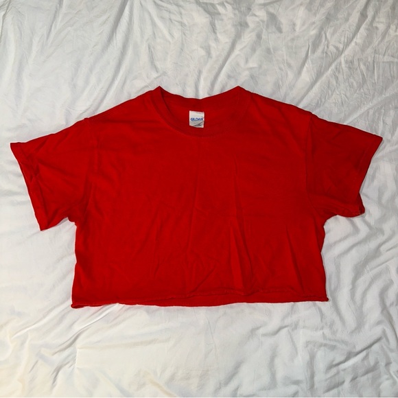 Gildan | Only The Strong Survive Logo Back Graphic Cropped Short Sleeve T Shirt - Picture 5 of 12